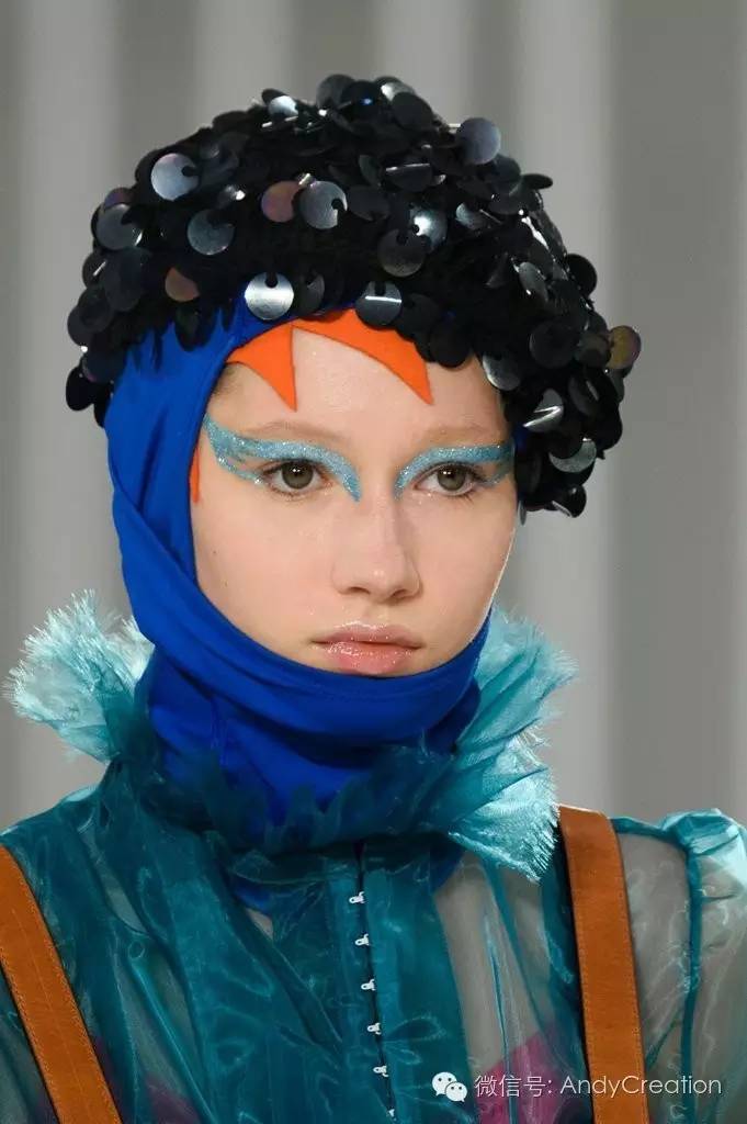 2019秋冬秀场妆容,巴黎时装周的妆容衣服特点