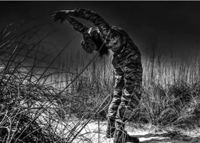 找到正确的瑜伽“力量”──尾骨内收