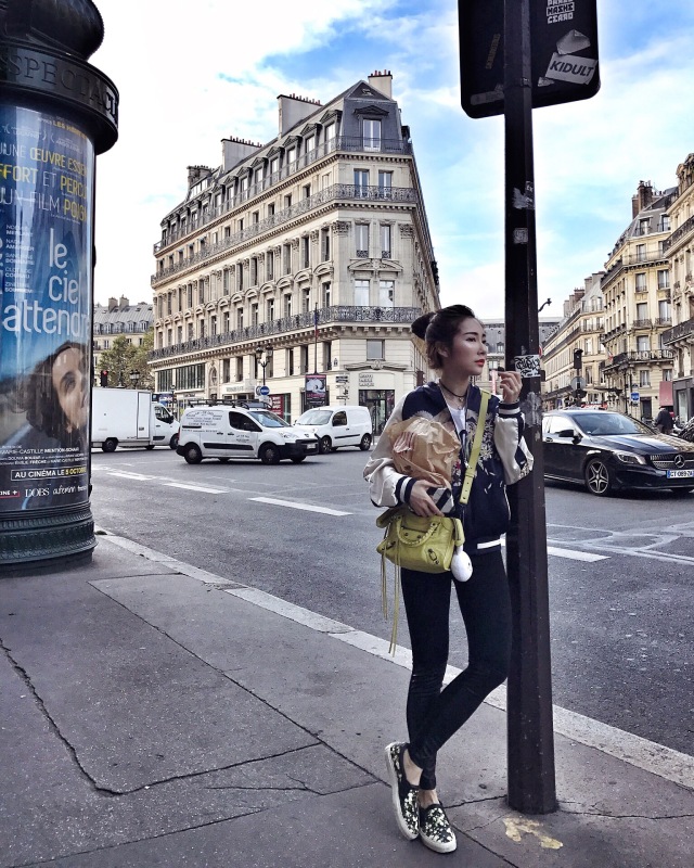 酒已点好，今晚在民歌湖酒吧街三位美艳的930主播与你有约！