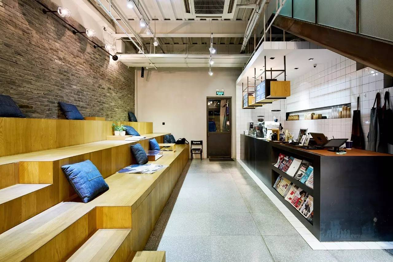 我们在上海拍下了15位潮流工作者，还给你介绍20间最新最好玩的潮店！