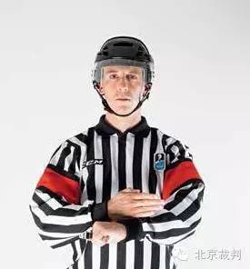 手势裁判,冰球比赛进球裁判手势