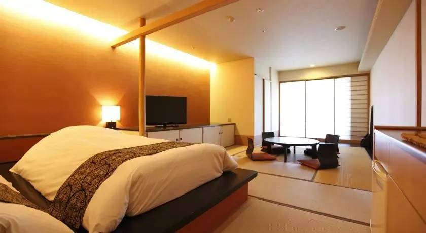 日本箱根泡温泉好吗,去日本箱根泡温泉一定要住酒店吗