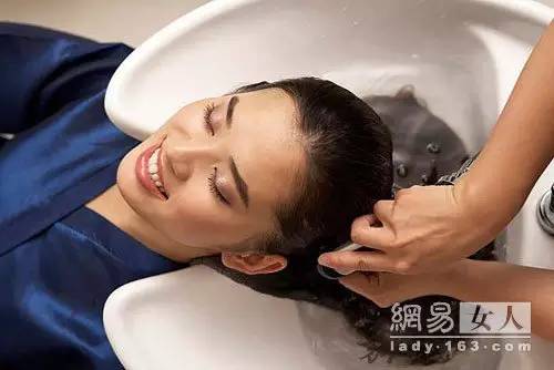 白头发怎么染才不伤头皮,染白头发怎么不伤头皮