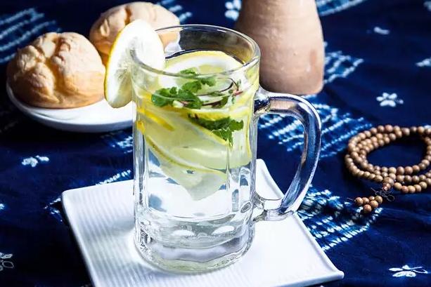 早上喝一次，和雀斑saybye，纯天然哦，让你惊到不要不要