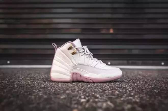 一支YSL就打发了女票,那一双NIKEMag呢?