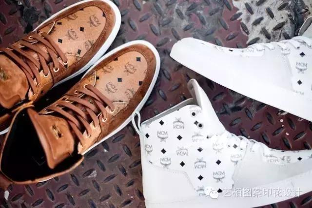 mcm铆钉链条包的铆钉是什么材质的,mcm粉色牛皮包