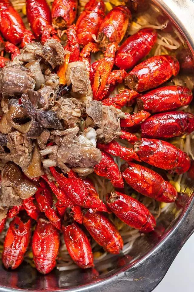 老板壕打5.8折，​全年无休摄魂小龙虾，逼爆头我都要吃到Ta