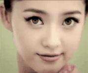 顶着这样的睫毛出街，让人尴尬症都犯了！