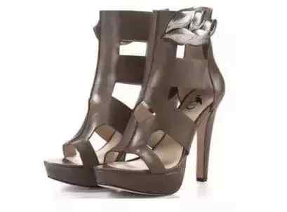 权志龙把5毛的夹子卖200块！baby买了，是真爱还是脑残？