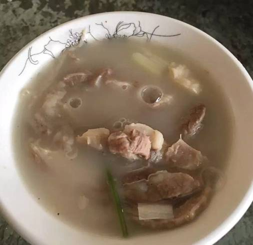 临沂又冷了，老板，来碗羊汤给本宫暖暖身