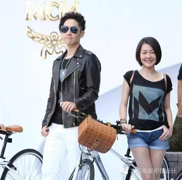 mcm铆钉链条包的铆钉是什么材质的,mcm粉色牛皮包