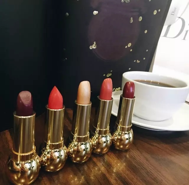 除了ysl星辰口红，还有哪些圣诞限定值得入手！（欧美彩妆篇）