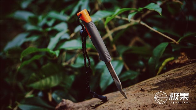 这盒子还没手掌大，里面的工具却比工具箱还全，野外保命全靠它