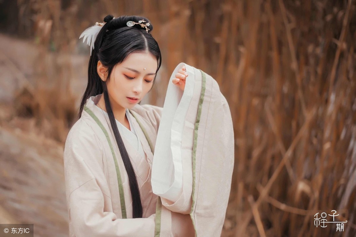 小说：家里穷，重生女靠养鸡赚钱，为防黄鼠狼她把鸡仔养在卧室里