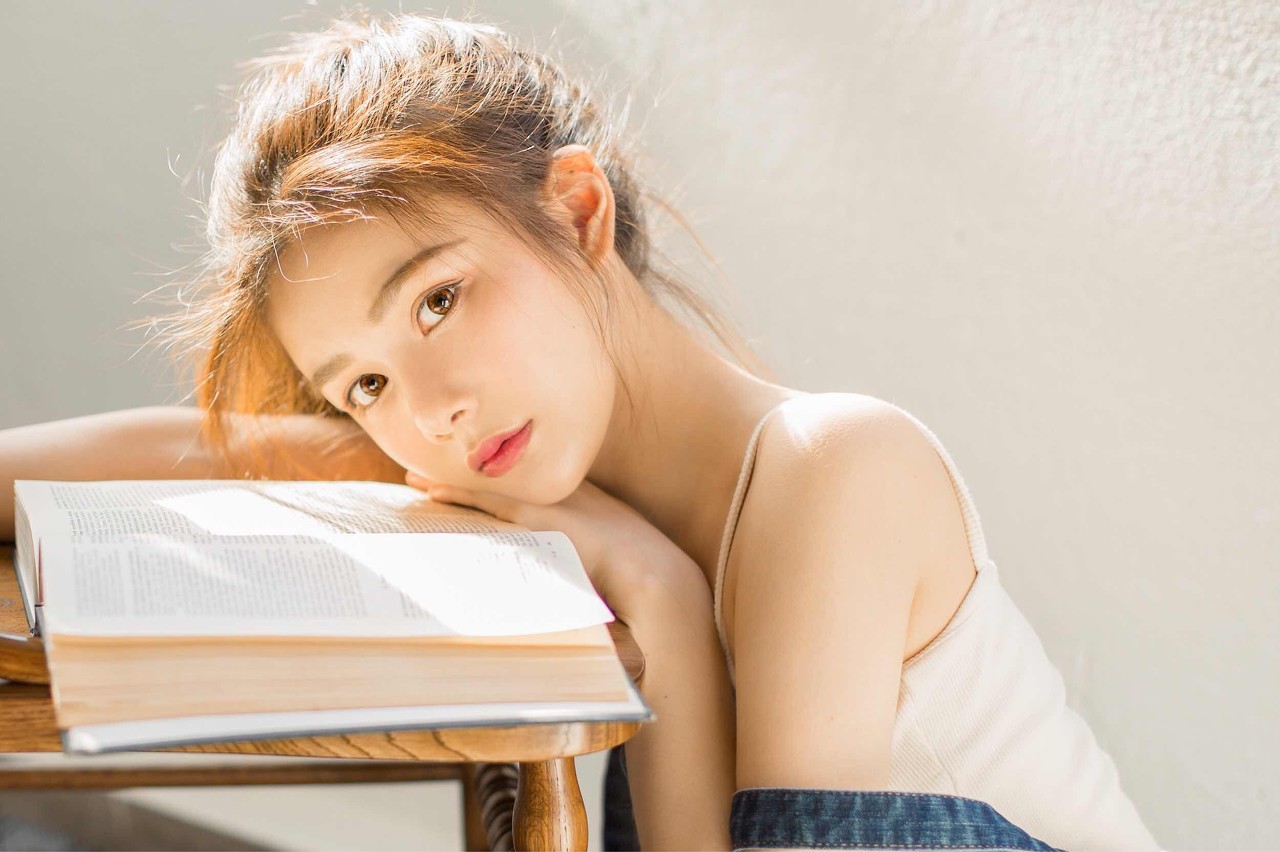 小说：女孩失眠多梦，出虚汗，透视医生一眼看穿：*肥药减**吃多了