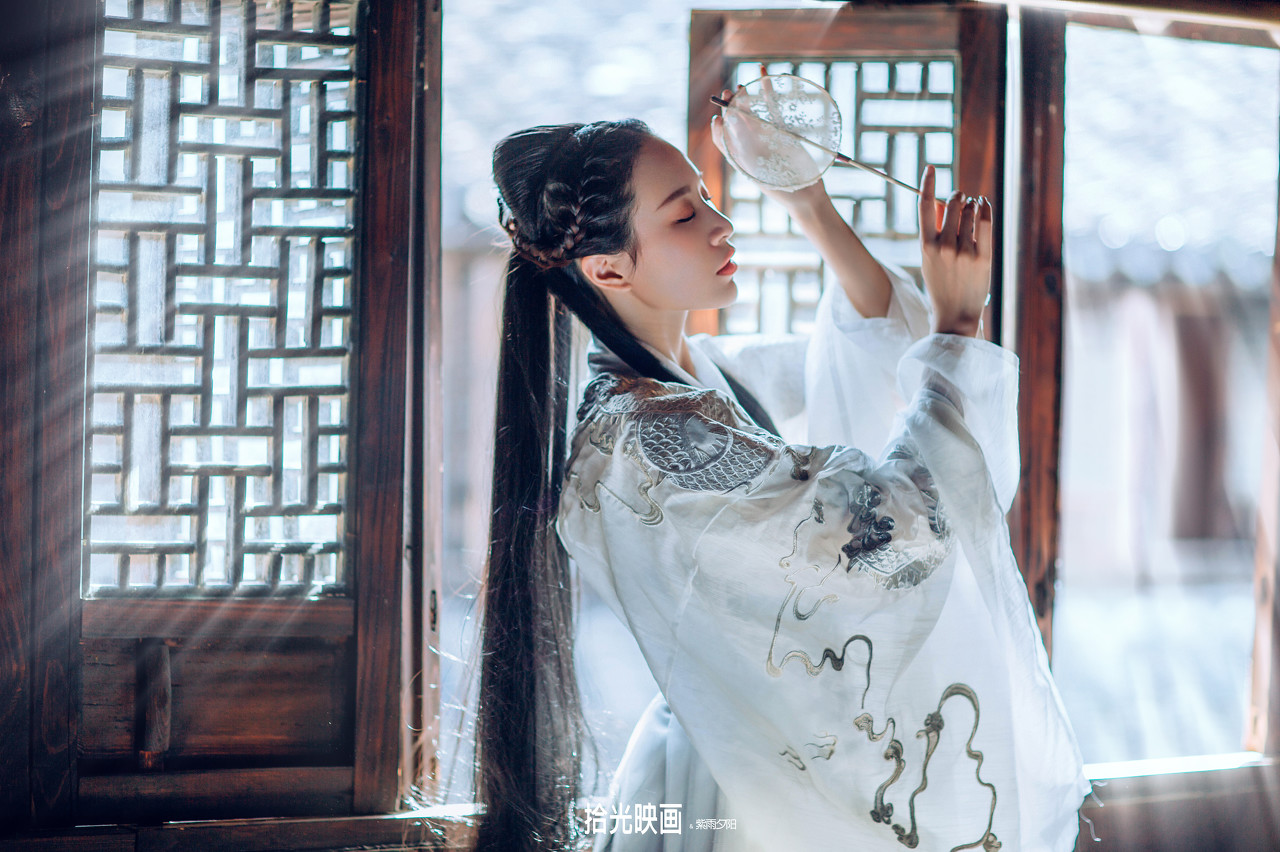 小说：他是食不果腹的穷书生，自身不保，却坚持四处游学