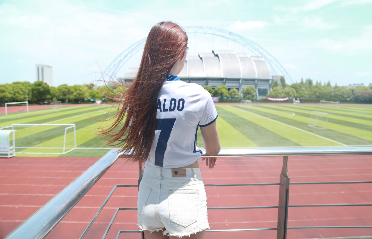 足球场上的团队配合,足球场上互相配合