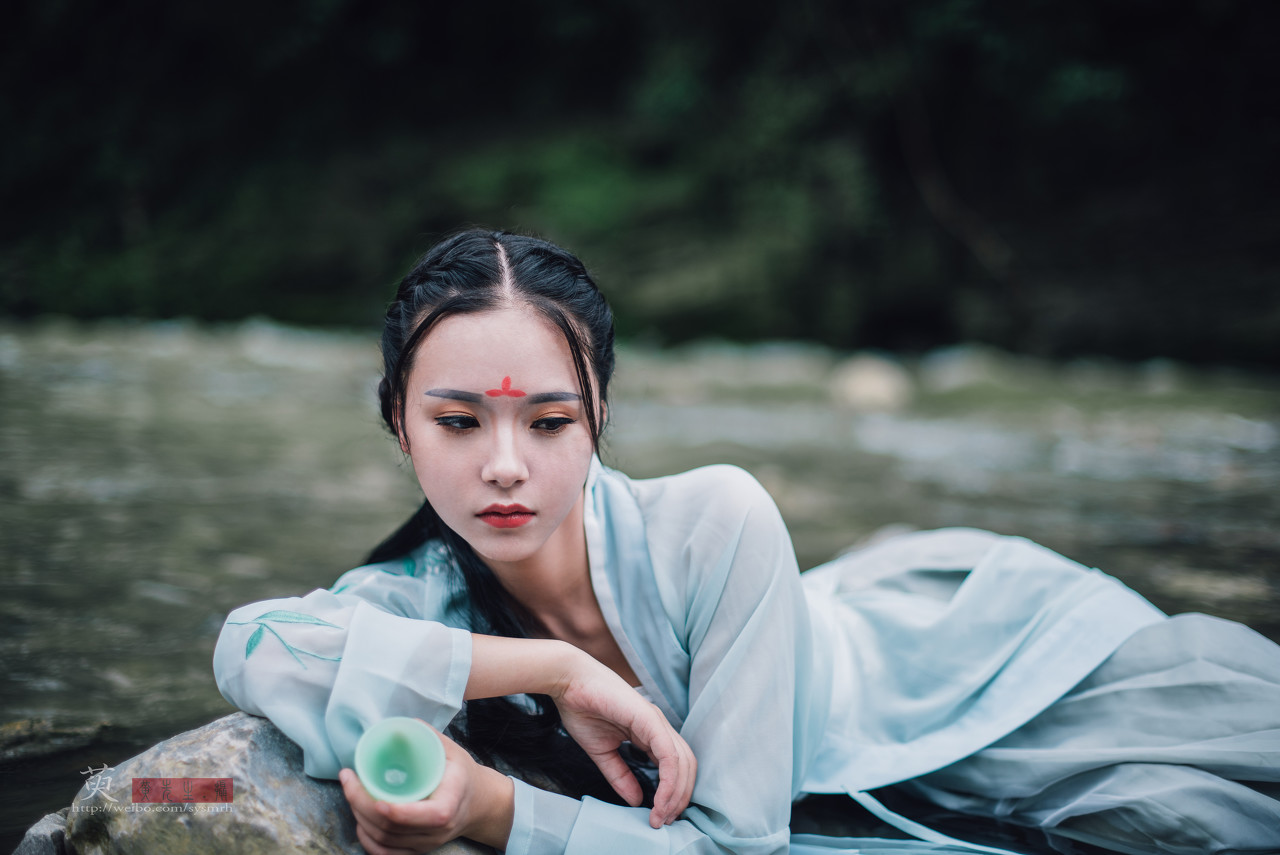 故事：少年修真归来，遇老朋友畅饮叙旧，仇家却敢上门寻仇