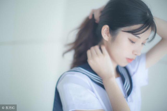 小说：震惊，没水的情况下，他居然喝尿！