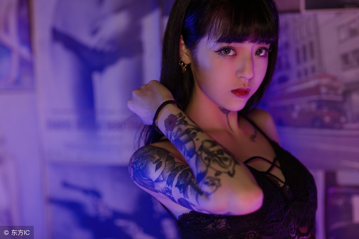 小说：都手握兵器，可你见过我擅长的兵器？小伙默默捡起路边板砖