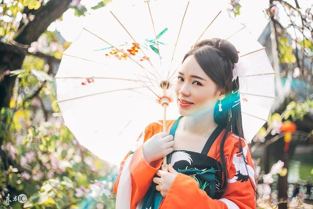 小说：单身女子在家，邻居半夜闯空门