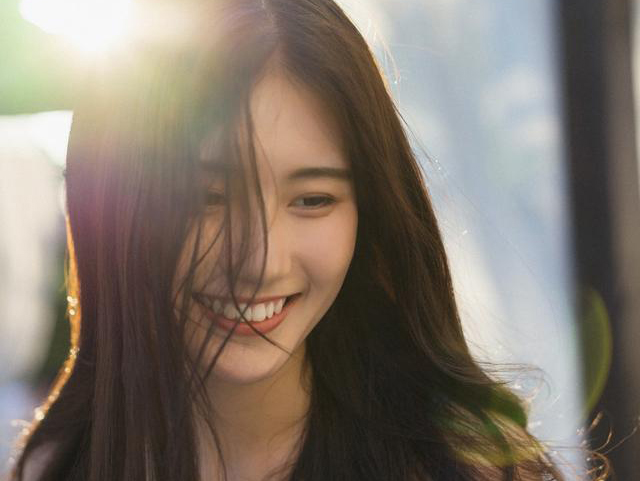 故事：她以前是个乖乖女，现在却在台上跳舞，他有莫名占有欲