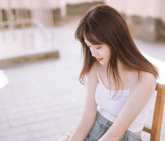 小说：女子短暂穿越拉回个皇帝作伴，一番操作带他过足现代生活