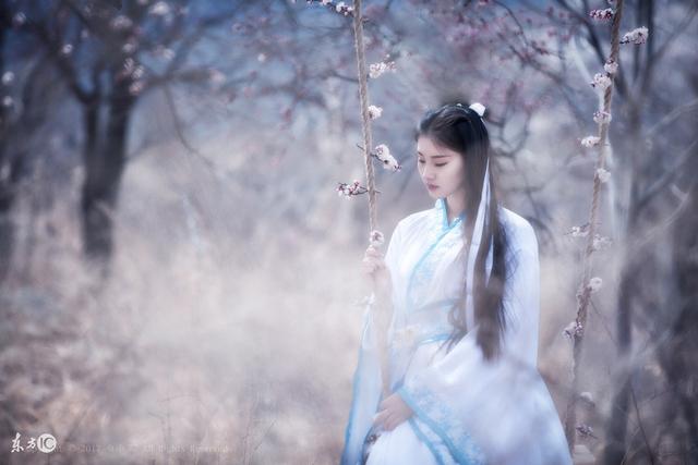 小说：王爷私铸铜钱，探子找不到钱的去向，没想到全都被铸成佛像