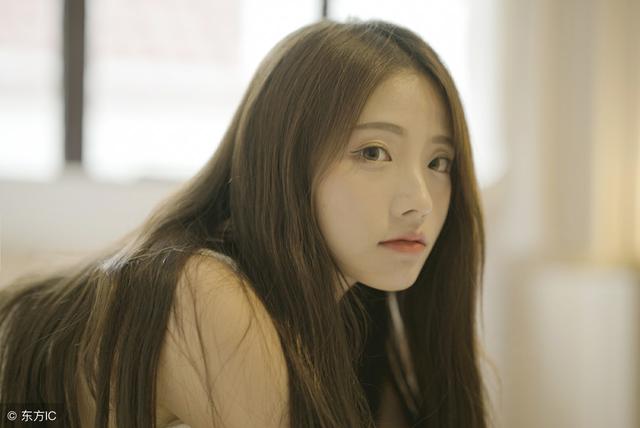 小说：你是个老六，和校花吃一根冰淇淋，吸她的手指，她心脏狂跳