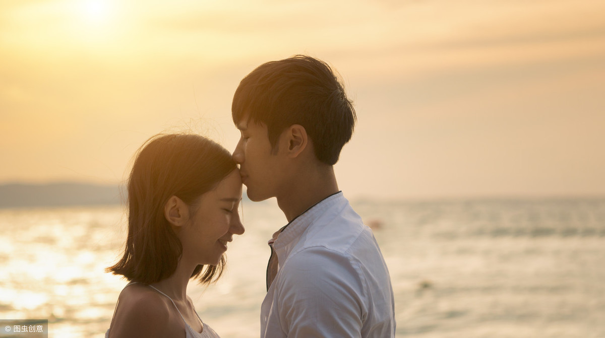 小说：朋友被冤枉要赔钱，苏槿兮直接上前将红酒倒在自己的头上