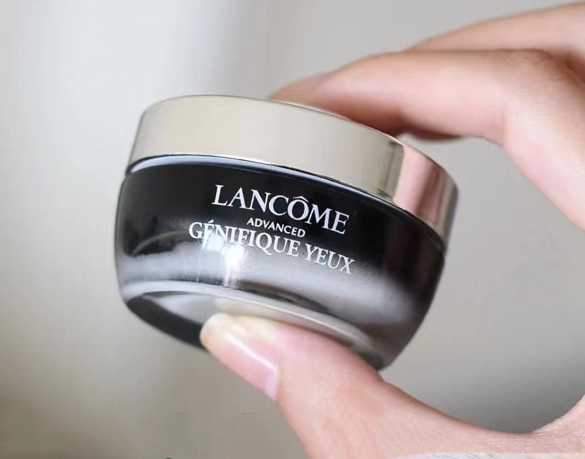 眼霜擦不擦的区别,眼霜擦跟不擦区别