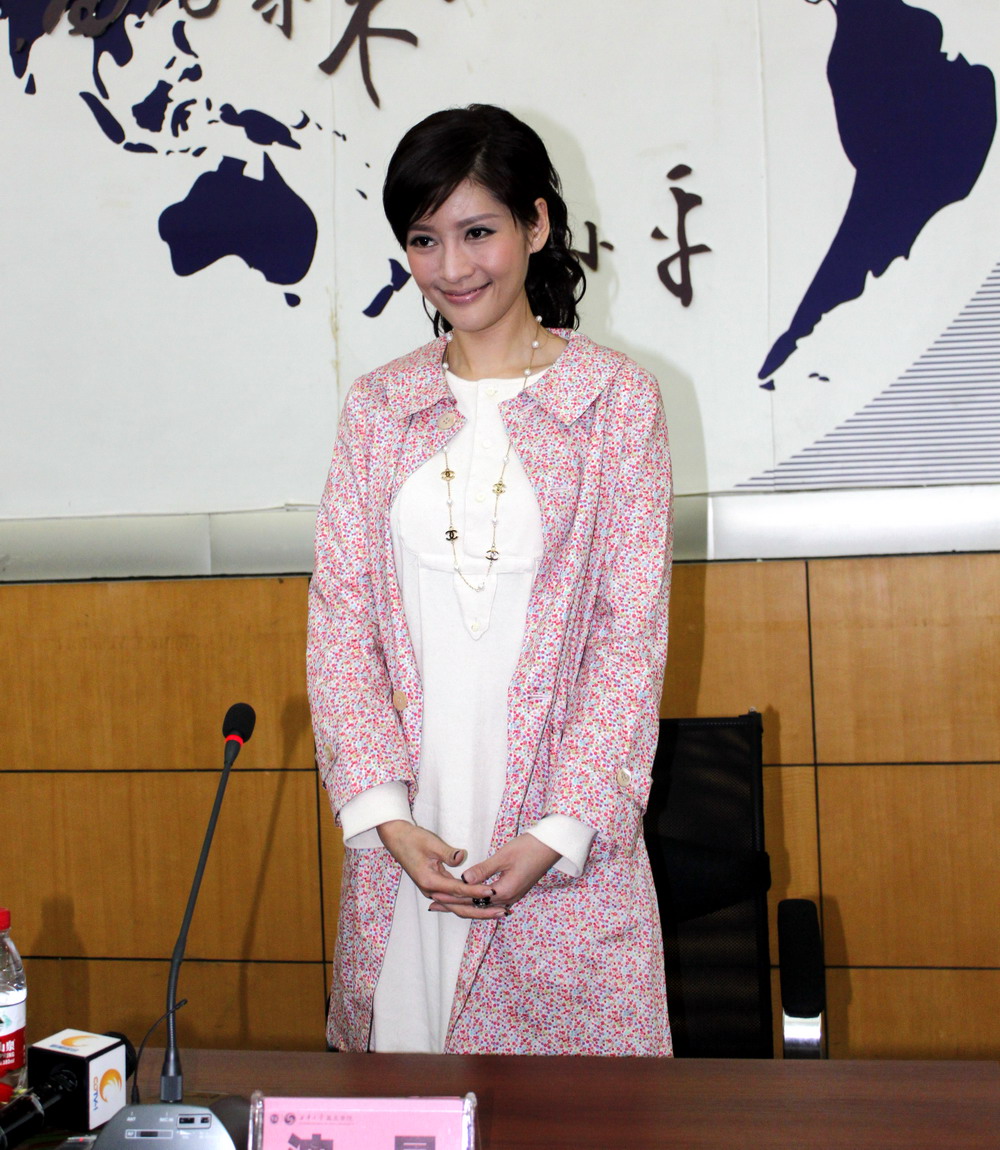 冯小刚和女主持人,跟冯小刚有绯闻的女主持人