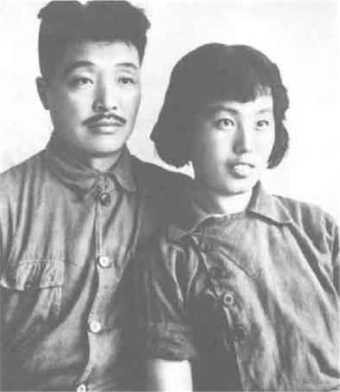 位列十大元帅之首，*德朱**的军衔命令状却不是001号，那001是谁？