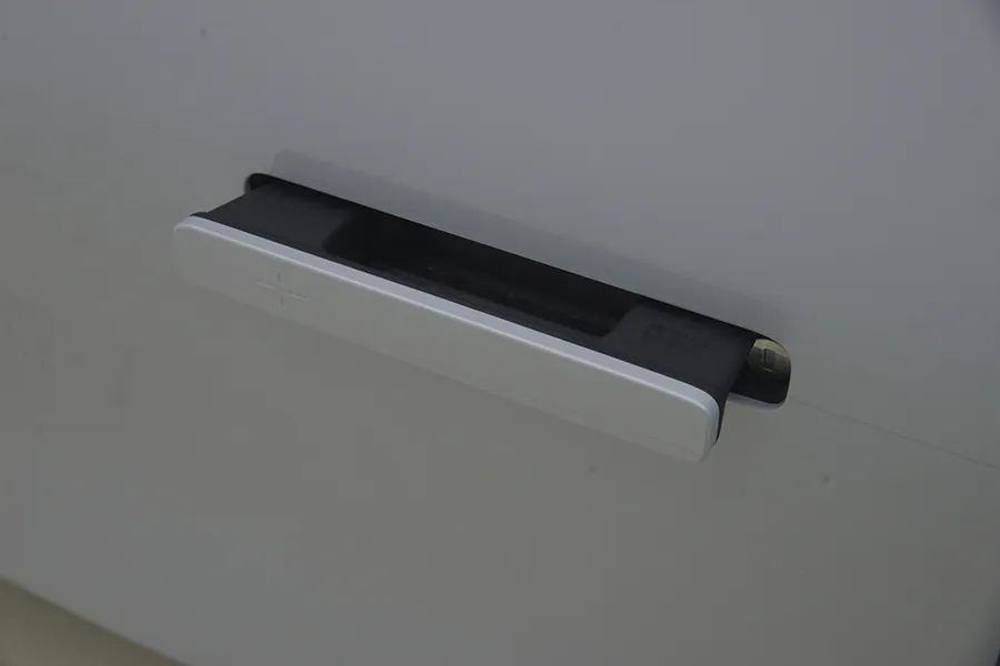 吉利银河e8半辐式方向盘怎么选,吉利银河e8龙腾版和汉ev