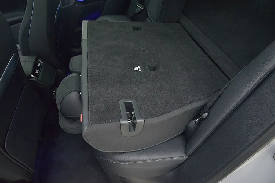 奔驰eqesuv30万落地,奔驰全新EQE纯电SUV上市