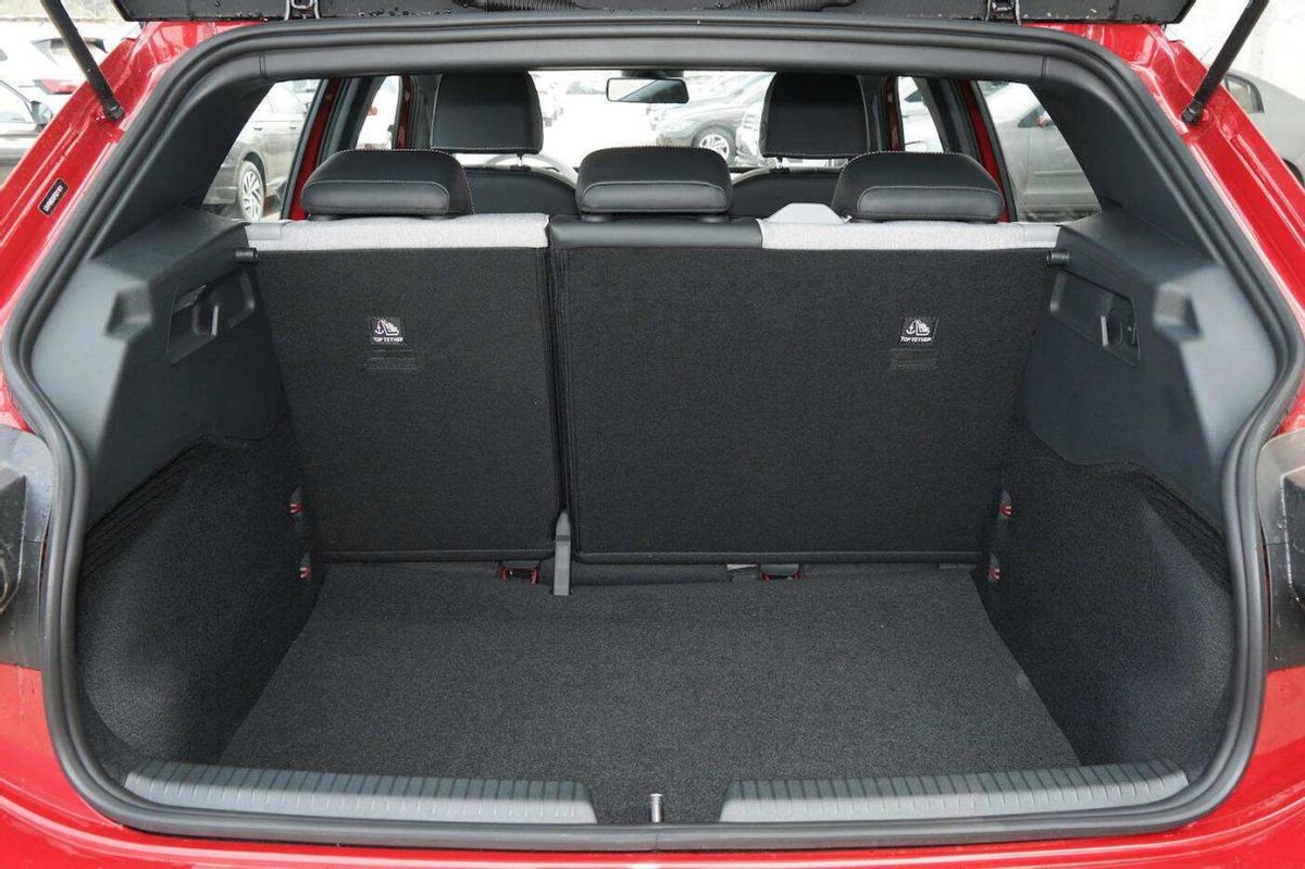 新车实拍上汽大众id3电动版高尔夫,大众高尔夫1.4t高功率驾驶体验