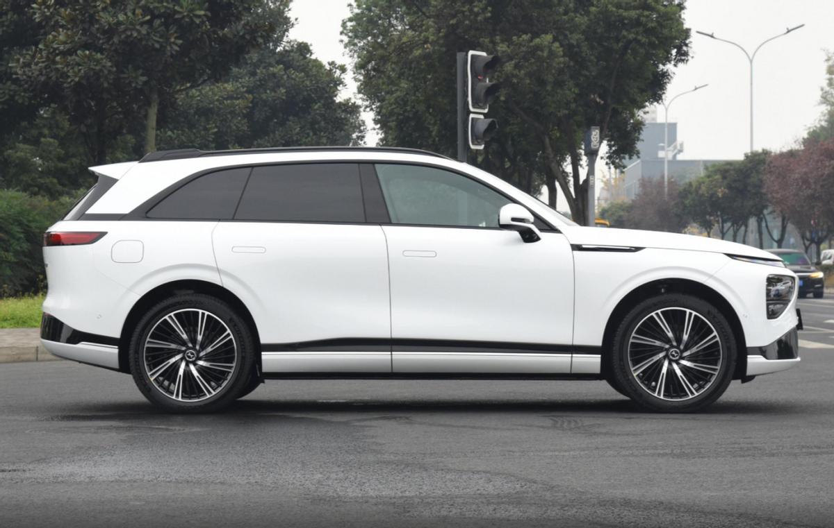 小鹏g9与飞凡r7哪款车好,小鹏g9和飞凡r7对比