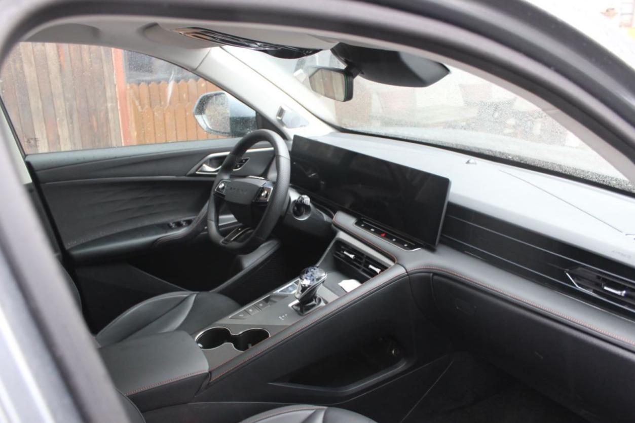 棕咖色第三代荣威rx5,12万落地买荣威rx5