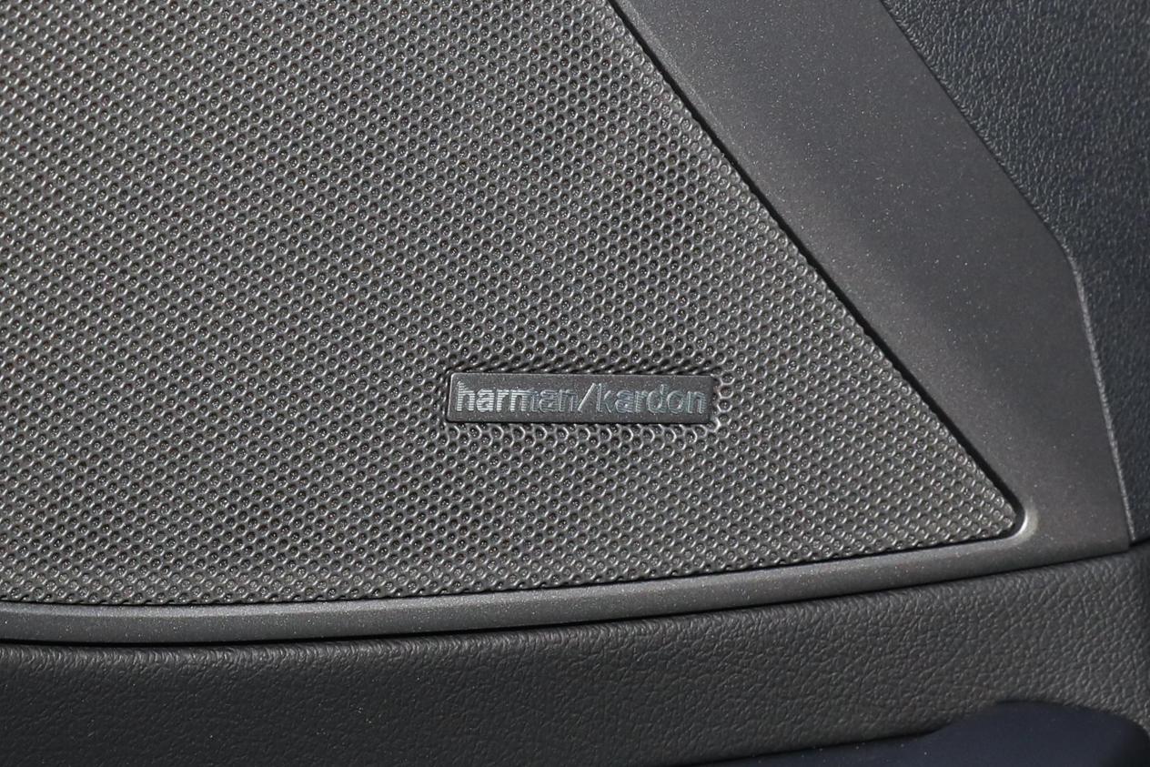 拥有纯正的驾驶乐趣+592km续航的纯电轿车宝马i3该怎么选？