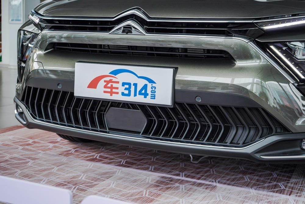 雪铁龙是否能依靠凡尔赛c5x翻身,雪铁龙凡尔赛c5x和长安cs75plus