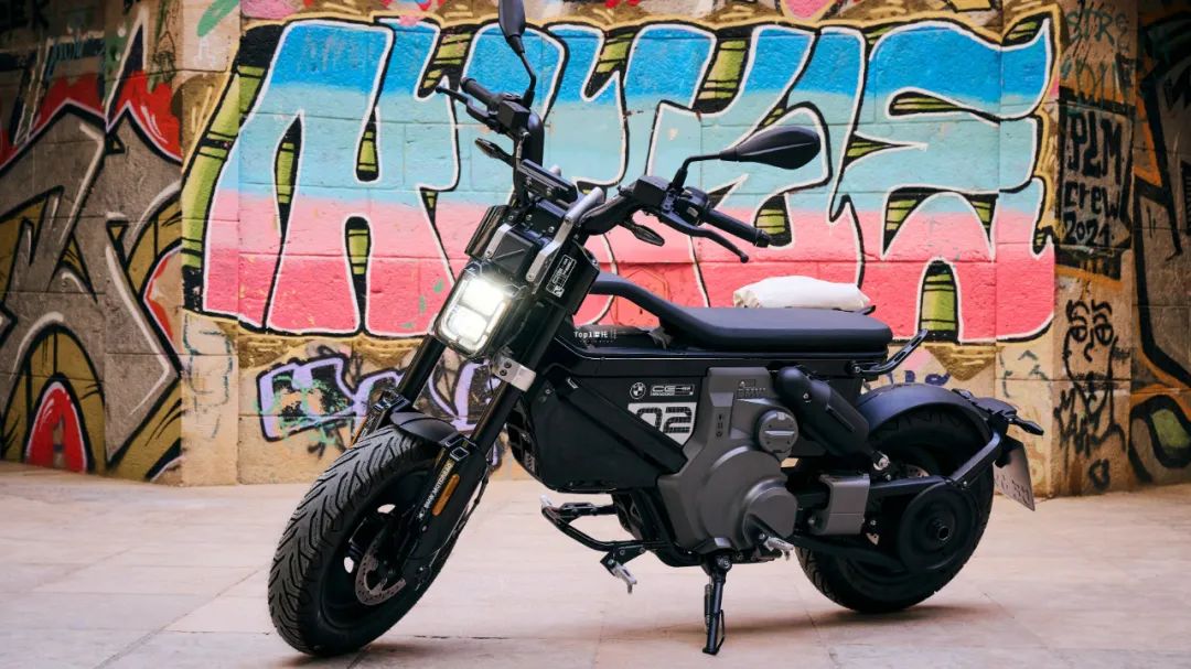 宝马两轮纯电摩托车ce04官图发布,宝马电动摩托车ce02价格