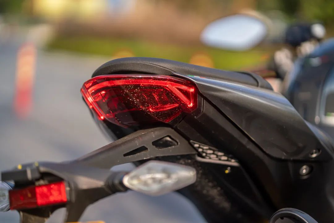 提杜卡迪monster950全过程,杜卡迪950monster评测