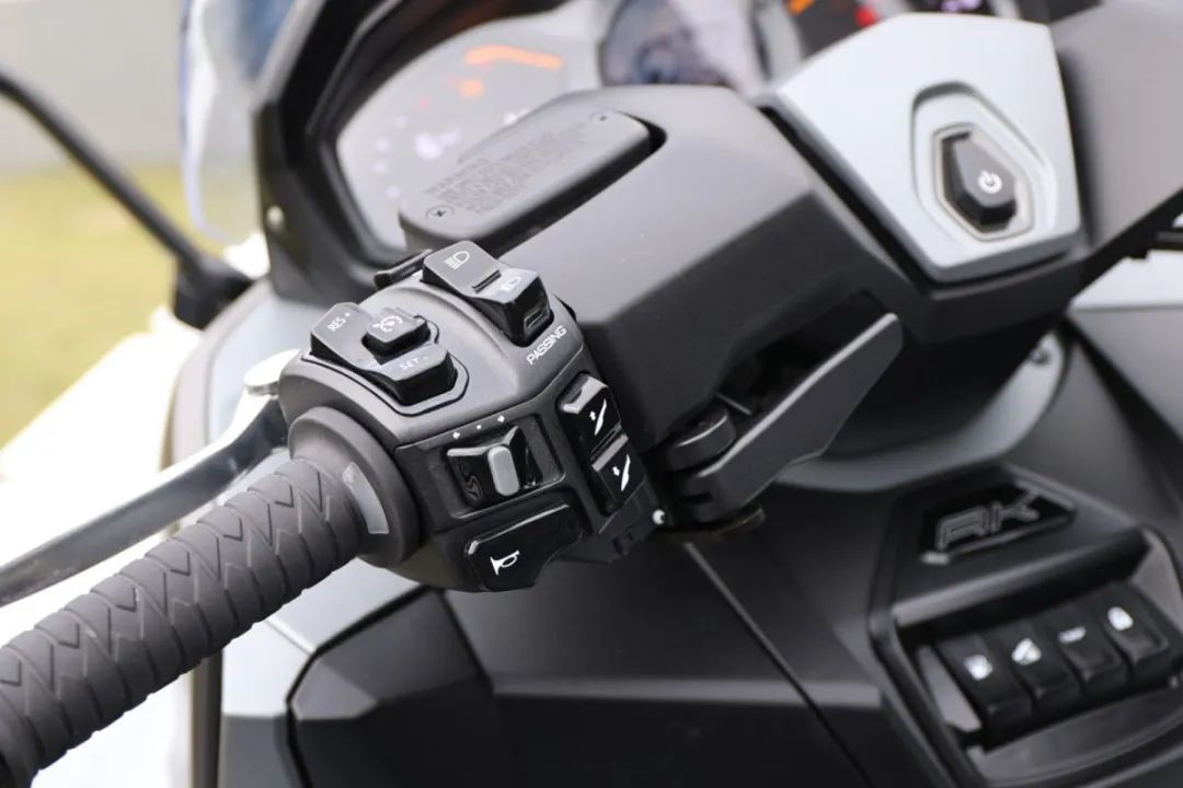 光阳ak550有tcs吗,光阳赛艇ak550长途感受