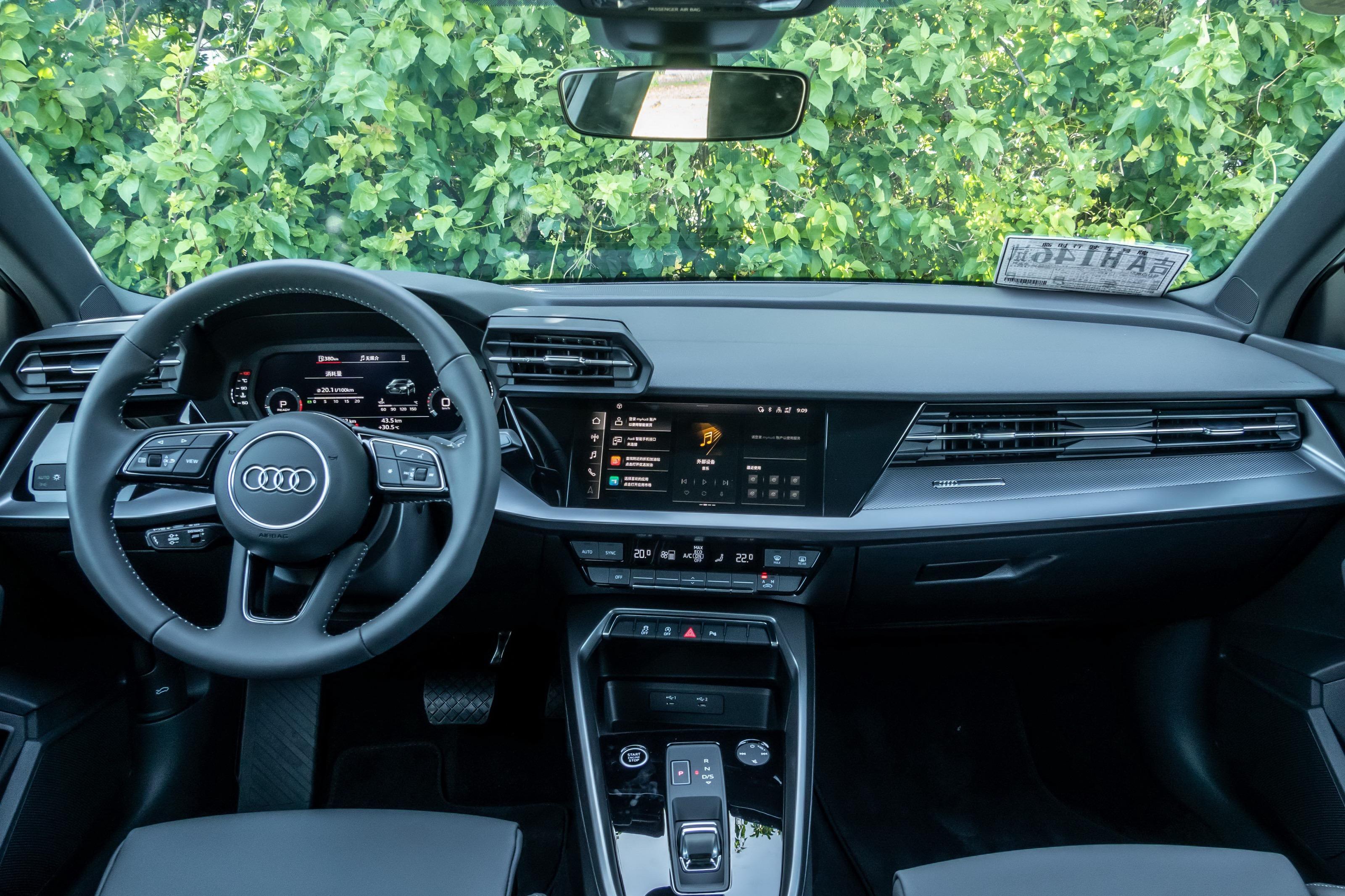 奥迪a3外观漂亮大气内饰宽敞舒服,奥迪a3时尚型怎么开