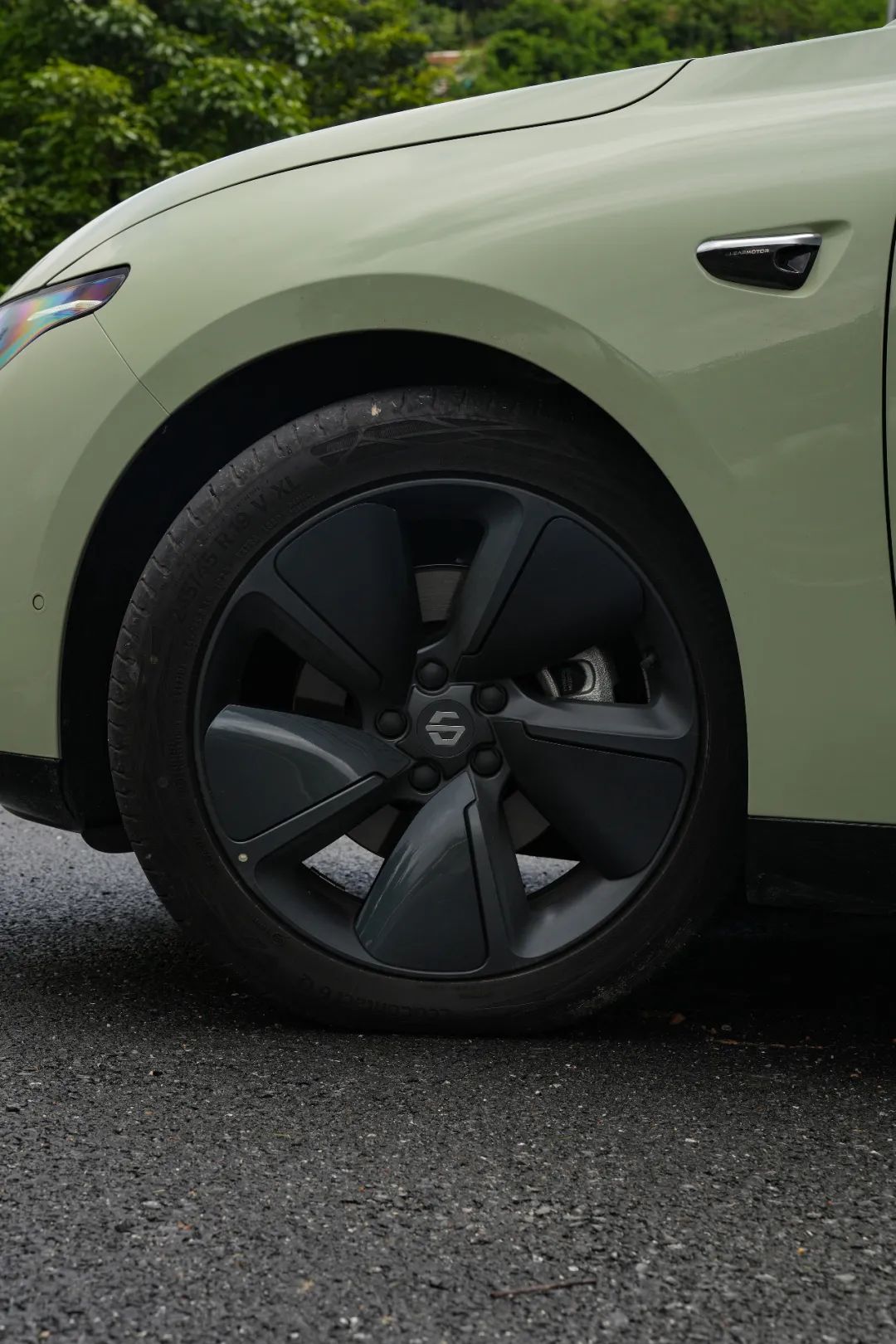 全网首发新出行实车体验零跑c01,又好开又省油的零跑c01增程版来了