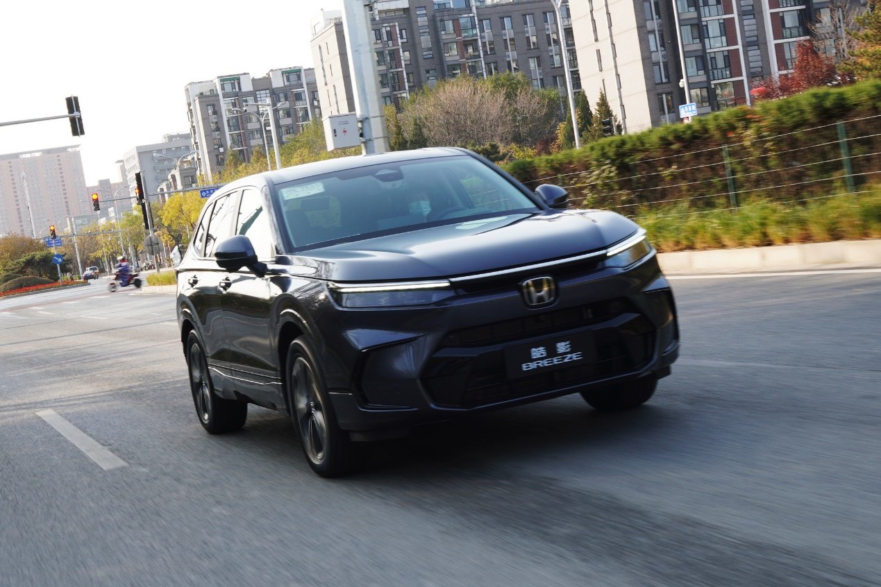 本田皓影幻夜两驱汽油版试驾视频,高颜值家用suv实力派本田皓影