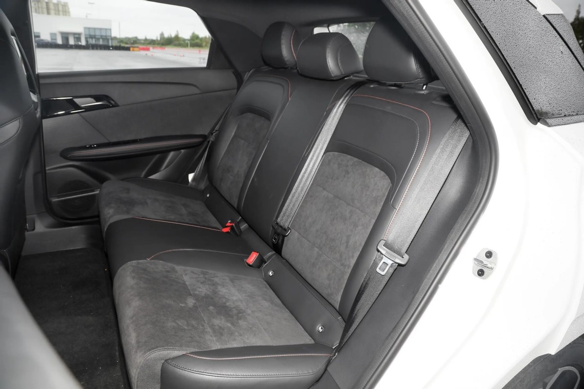 纯电小钢炮四驱,新款小钢炮7.4秒破百