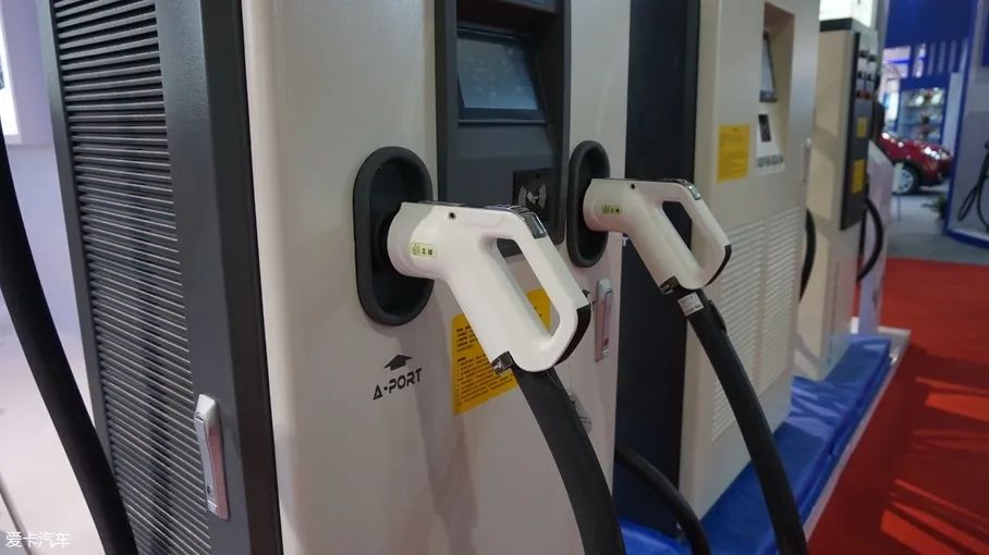 充到100%伤车吗？李想：电池比车更长寿！