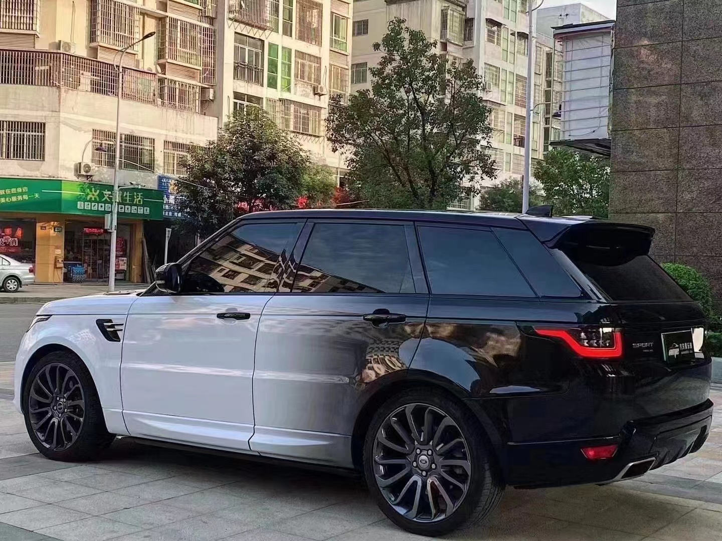 全车改色膜一般多少钱,现在最好看的改色膜