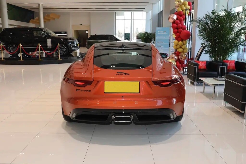 最新款硬顶捷豹f-type,英伦风格小跑车